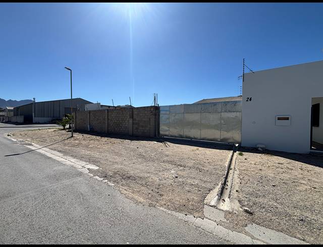 1,060M² WAREHOUSE TO LET IN STRAND INDUSTRIA